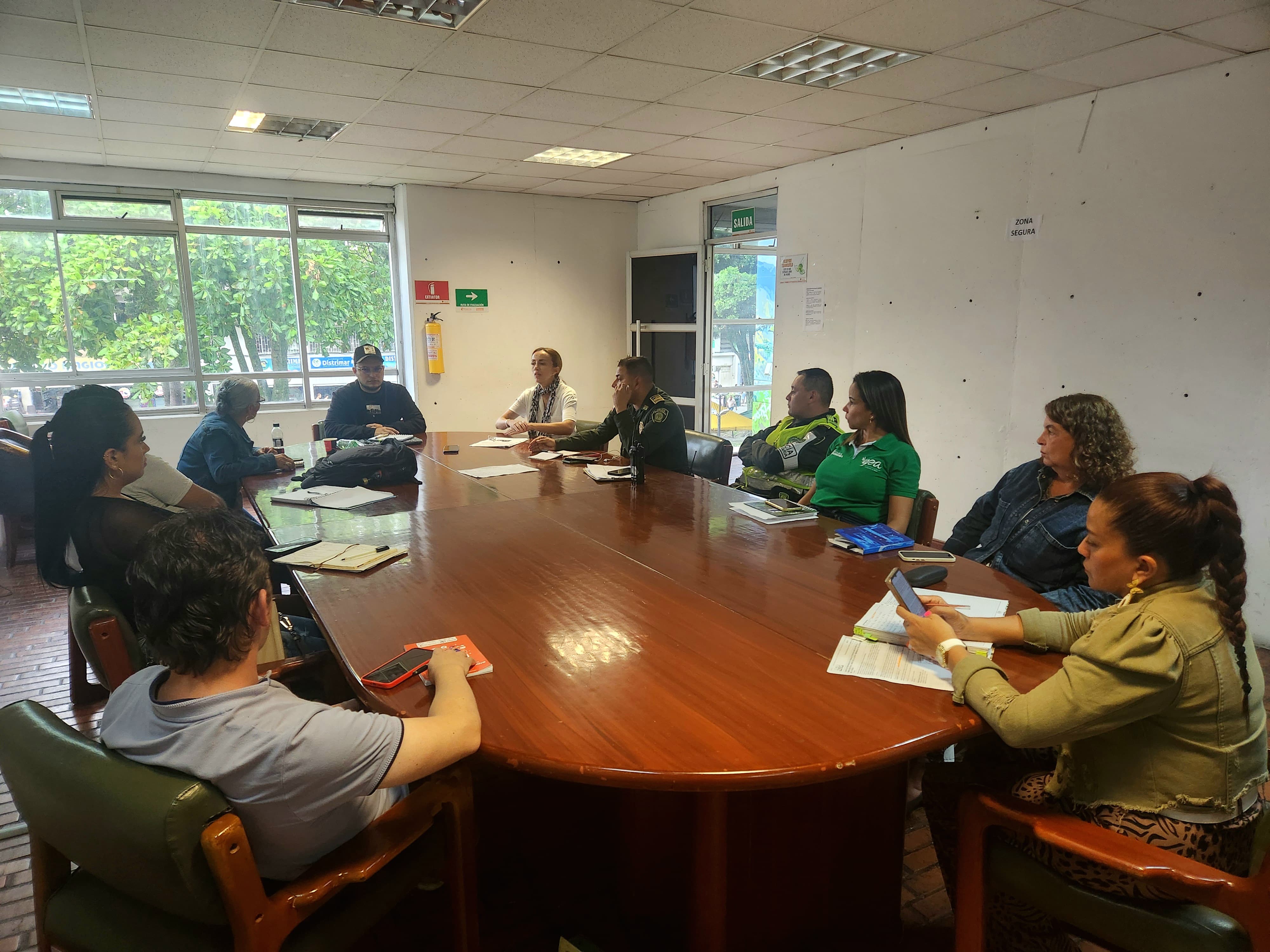 FOTO MENOS ESCRITORIO